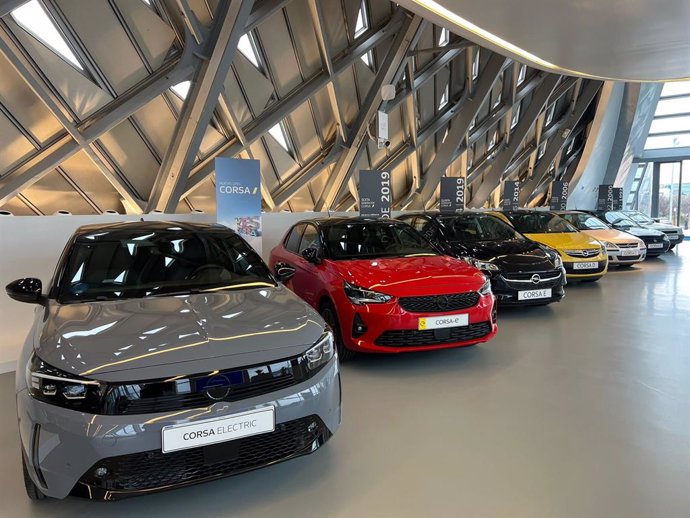 El modelo Opel Experimental y las seis generaciones anteriores del Corsa se exponen en Mobility City.