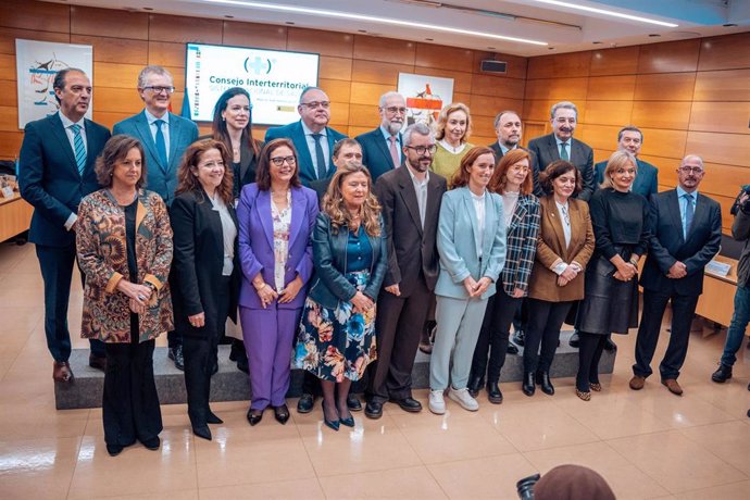 Foto de familia de los asistentes al pleno del Consejo Interterritorial del Sistema Nacional de Salud (CISNS), en el Ministerio de Sanidad, a 9 de febrero de 2024, en Madrid (España). 