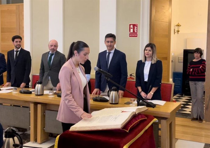 Noelia Rodríguez en su toma posesión como concejala del Ayuntamiento de Cáceres