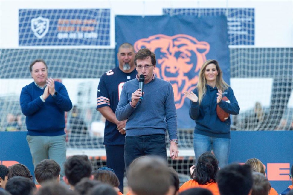 El alcalde de Madrid, José Luis Martínez-Almeida, interviene durante el entrenamiento Mini Monsters, en GO fit Vallehermoso