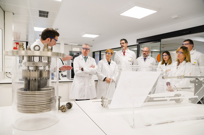 El lehendakari, Iñigo Urkullu, y otras autoridades visitan el laboratorio de Tecnalia para el desarrollo de tecnologías del hidrógeno