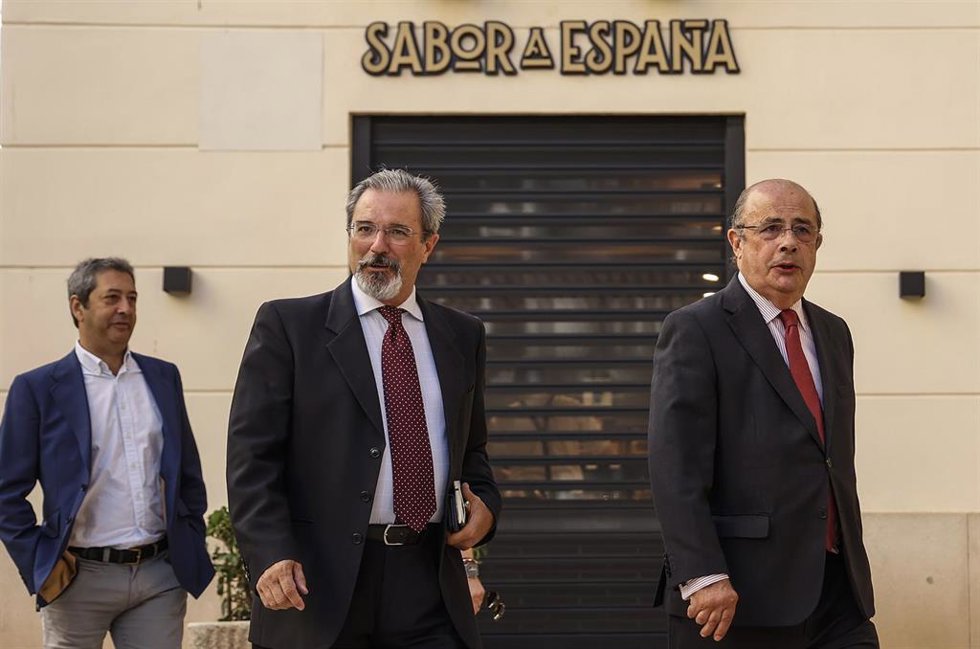 Archivo - Imagen de archivo de los representantes de Vox Vicente Barrera, Carlos Flores e Ignacio Gil-Lázaro