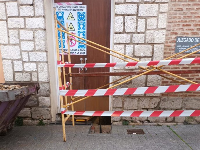 Investigan el robo en el edificio del Juzgado de Paz de Laguna de Duero (Valladolid).