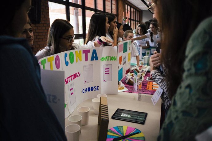 Archivo - Varias chicas participan en el evento Power to Code de #TechnovationGirlsMadrid 2023