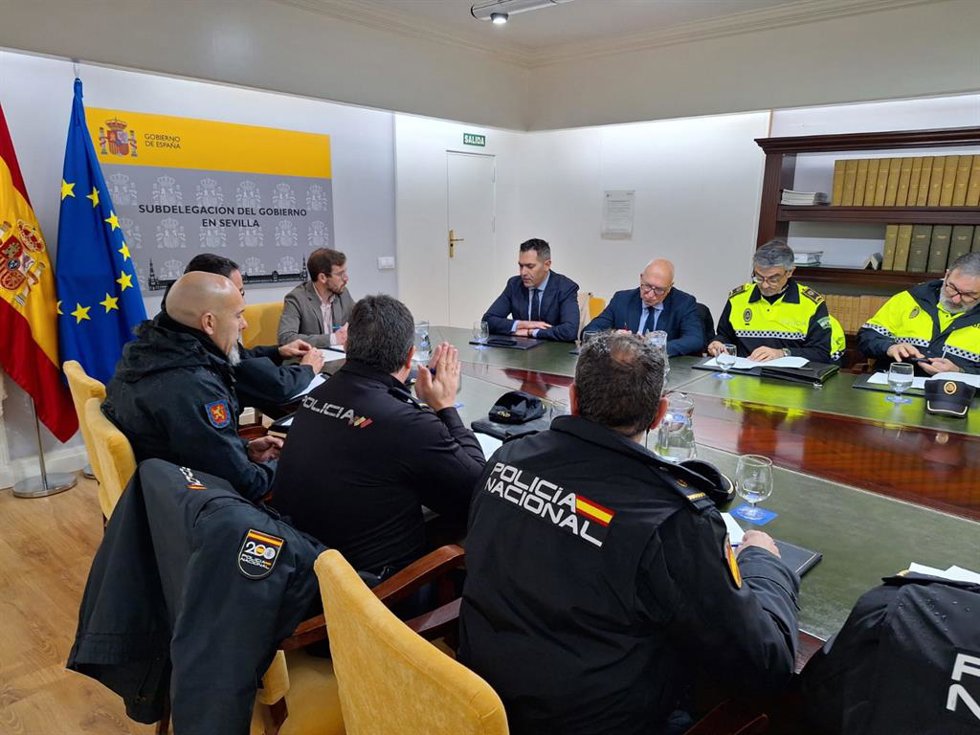 El subdelegado del Gobierno en Sevilla, Francisco Toscano, en la reunión de valoración del dispositivo de seguridad para el Sevilla y el Atlético.