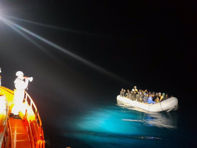 Salvamento Marítimo rescata una patera al sur de Gran Canaria