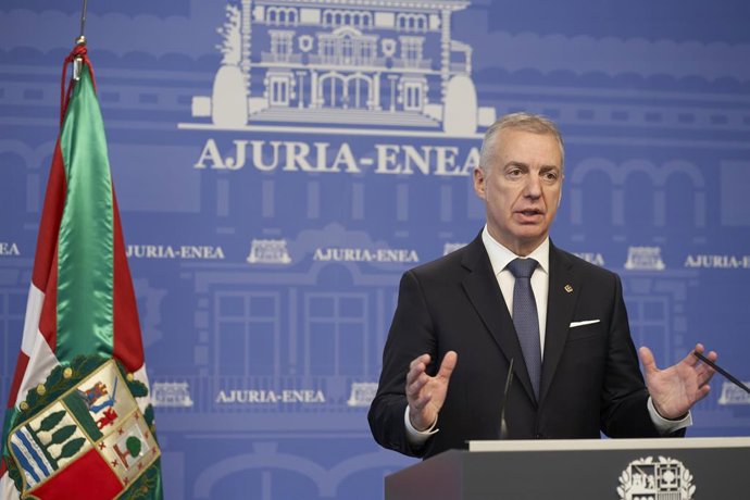 Archivo - El lehendakari, Iñigo Urkullu, da lectura a una declaración institucional