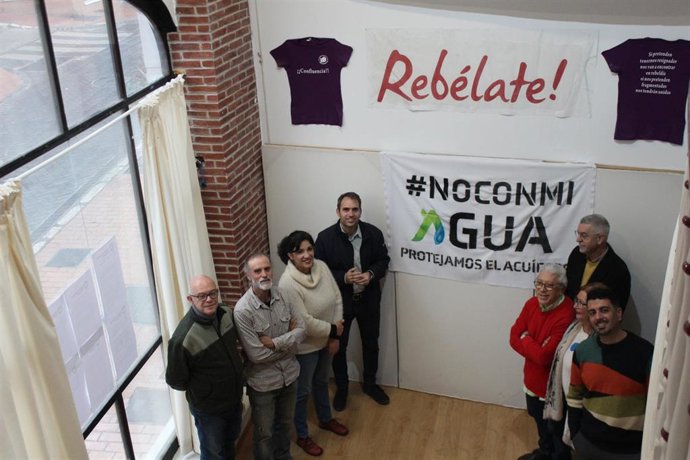 El coordinador de IU Andalucía y diputado de Sumar en el Congreso, Toni Valero, y la coordinadora provincial de IU Málaga, Toni Morillas