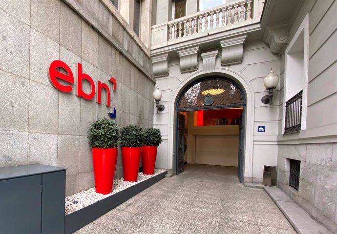 Archivo - Entrada de la sede de EBN Banco en Madrid, en el Paseo de Recoletos.