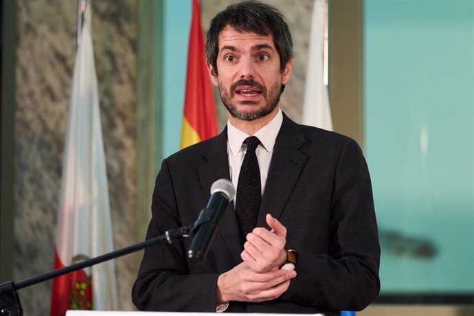 El ministro de Cultura, Ernest Urtasun, interviene en la puesta de la primera piedra del centro asociado Reina Sofía Archivo Lafuente, a 8 de febrero de 2024, en Santander, Cantabria (España). El Archivo Lafuente, creado por José María Lafuente en el añ