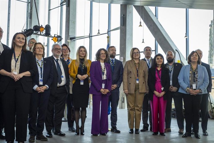 La consejera de Bienestar Social del Gobierno de Canarias, Candelaria Delgado (en el centro), en un foro de la UE sobre políticas migratorias