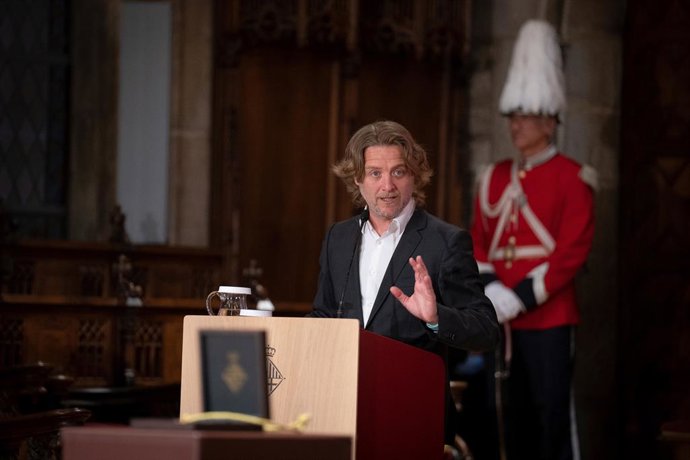 Archivo - El concejal de Deportes del Ayuntamiento de Barcelona, David Escudé, interviene en el acto de entrega de la Medalla d'Or al Mrit Esportiu a la deportista Laia Palau, a 11 de abril de 2023, en Barcelona, Catalunya (España). La Medalla de Oro e