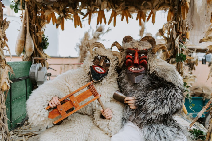 Máscaras, hogueras y gastronomía: las tradiciones que marcan el carnaval húngaro