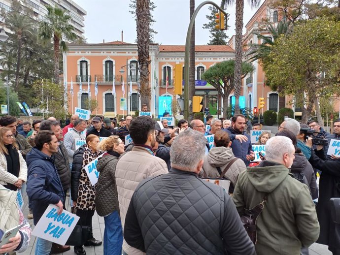 Agricultores se concentraron este jueves frente a la Casa Colón de Huelva.