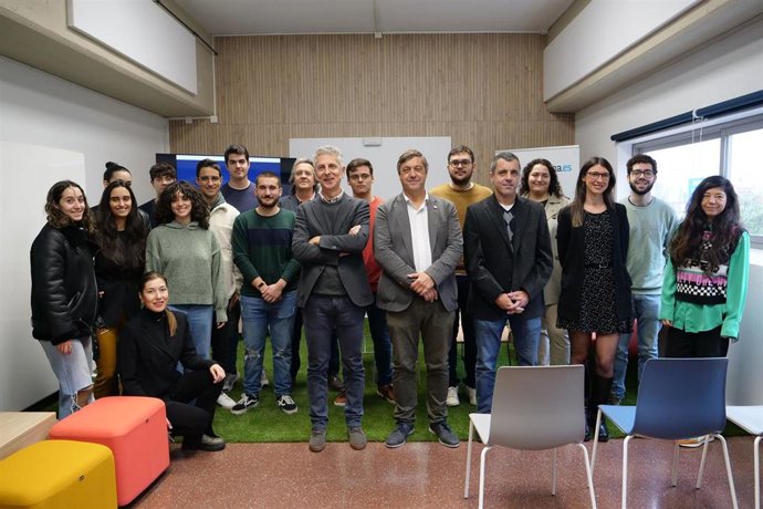 Inauguración del aula de coworking y emprendimiento de la ETS de Ingeniería Informática de la Universidad de Málaga, una iniciativa que ha sido sufragada por Virus Total/Google.