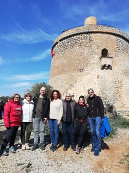 Socalistas posan frente a la Torre Picada de Sóller.
