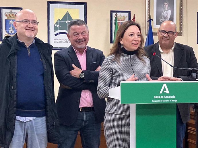 Navarro ha reafirmado el compromiso del Gobierno andaluz en seguir trabajando en la construcción y mejora de obras hidráulicas, "con independencia de si llueve o no", tras una reunión en la Mancomunidad de Municipios de la Axarquía.