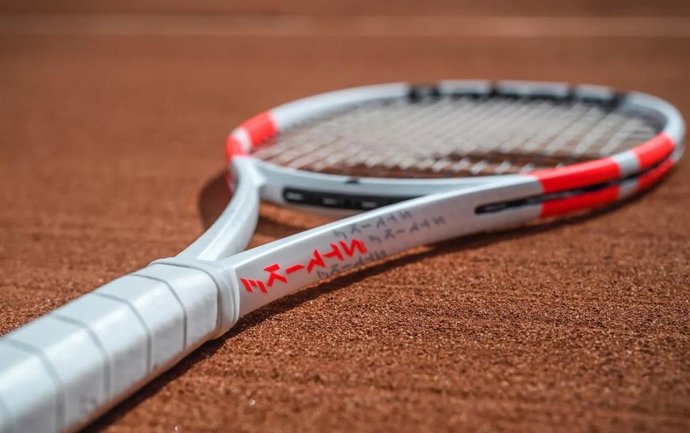 Babolat lanza la IV Pure Strike, el pilar de control de sus raquetas de alto rendimiento.