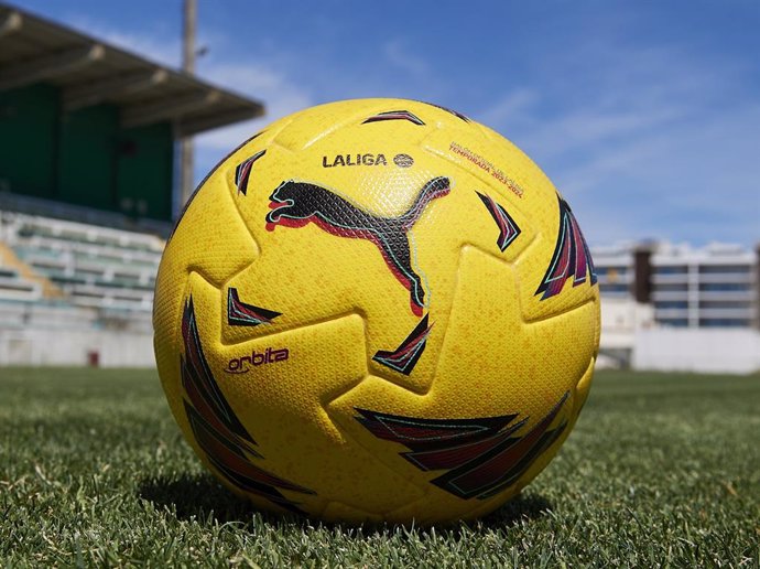 Archivo - Nuevo balón Puma para las jornadas de invierno de LaLiga EA Sports 2023/24