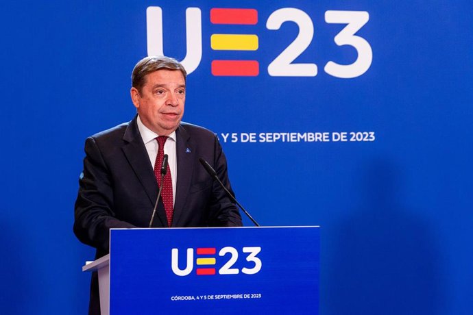 Archivo - El ministro de Agricultura, Pesca y Alimentación, Luis Planas, 