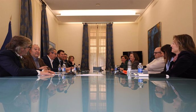 Reunión de representantes políticos y técnicos de la Generalitat Valenciana, el Gobierno de Murcia y la Diputación de Alicante
