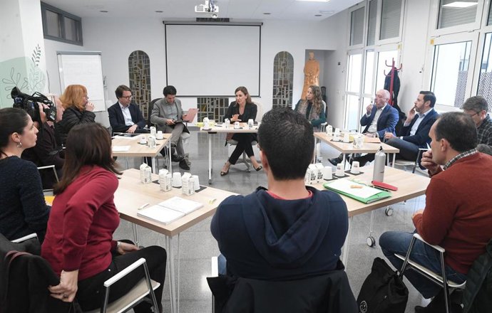 La alcaldesa de Valncia, María José Catalá, se reúne con vecinos del barrio de Sant Antoni