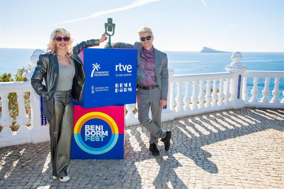 El grupo Nebulossa posa tras ganar el Benidorm Fest 2024, en el Mirador del Castillo, a 4 de febrero de 2024, en Benidorm, Alicante, Comunidad Valenciana (España). 