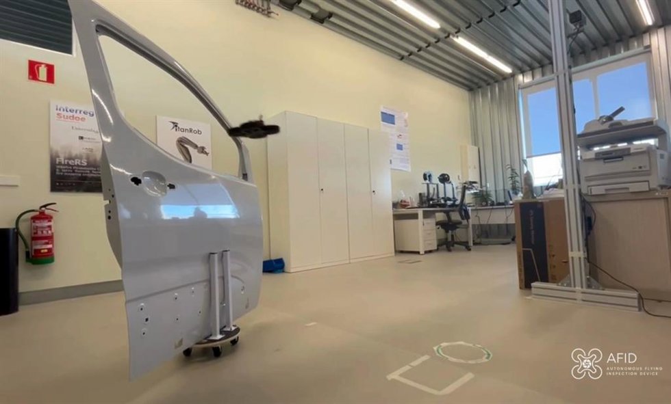 Pruebas de vuelo de los drones ADIF, en los que trabaja la UVigo con otros socios, para integrar drones en las líneas de producción de vehículos, que hagan control de calidad de los interiores.