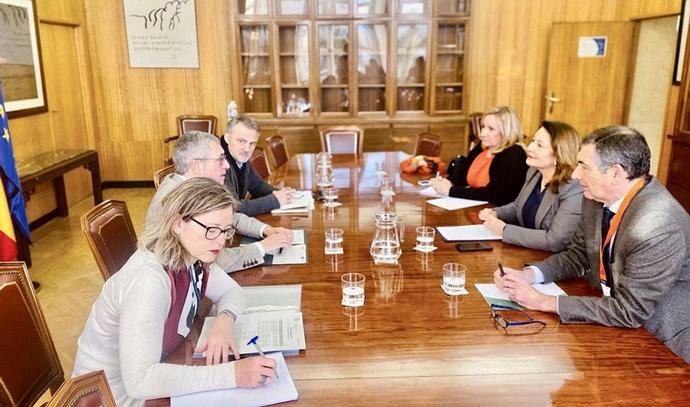 Foto de archivo del encuentro celebrado en enero entre la consejera Carmen Crespo y el secretario de Estado Hugo Morán.