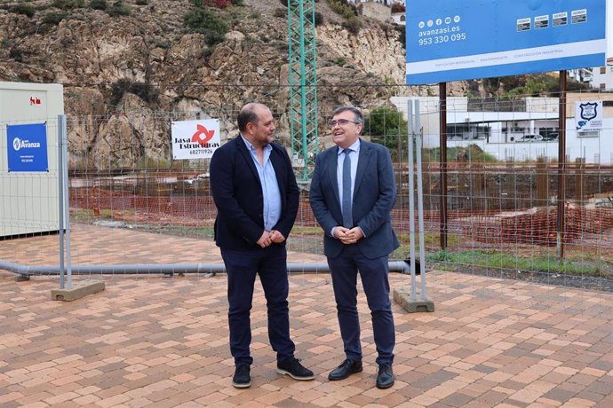 Visita de Gobierno y Ayuntamiento a las obras de construcción del nuevo centro de Atención Primaria en Salobreña