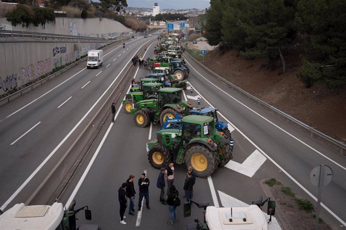 Carreteras cortadas por las protestas de los agricultores