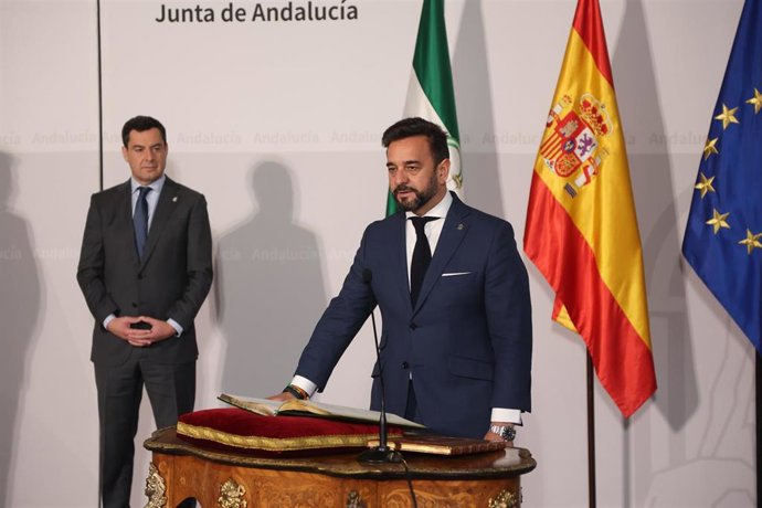 Archivo - Manuel Alejandro Cardenete, en una foto de archivo en su toma de posesión como consejero de Educación y Deporte de la Junta de Andalucía. 