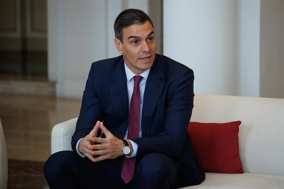 El presidente del Gobierno, Pedro Sánchez, mantiene un encuentro con representantes del mundo del cine en nuestro país, en el Palacio de La Moncloa, a 7 de febrero de 2024, en Madrid (España). 