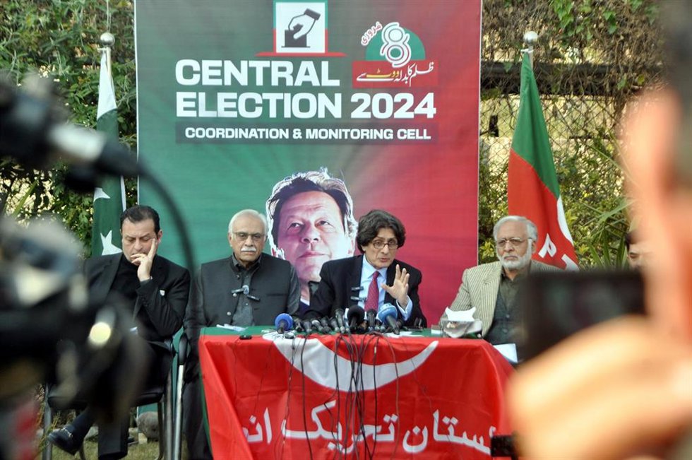 Líderes del partido Movimiento de la Justicia por Pakistán (PTI)  