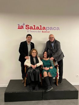 El presidente de la Diputación jiennense, Paco Reyes; el subdelegado del Gobierno en Jaén, Manuel Fernández;  la presidenta de la Fundación Unicaja Jaén, Carmen Espín, y la directora de Teatro La Paca, Carmen Gámez, en la inauguración de SalalaPaca