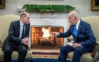 Biden afirma ante Scholz que sería "indignante" si el Congreso de EEUU fracasa en aprobar la ayuda a Kiev