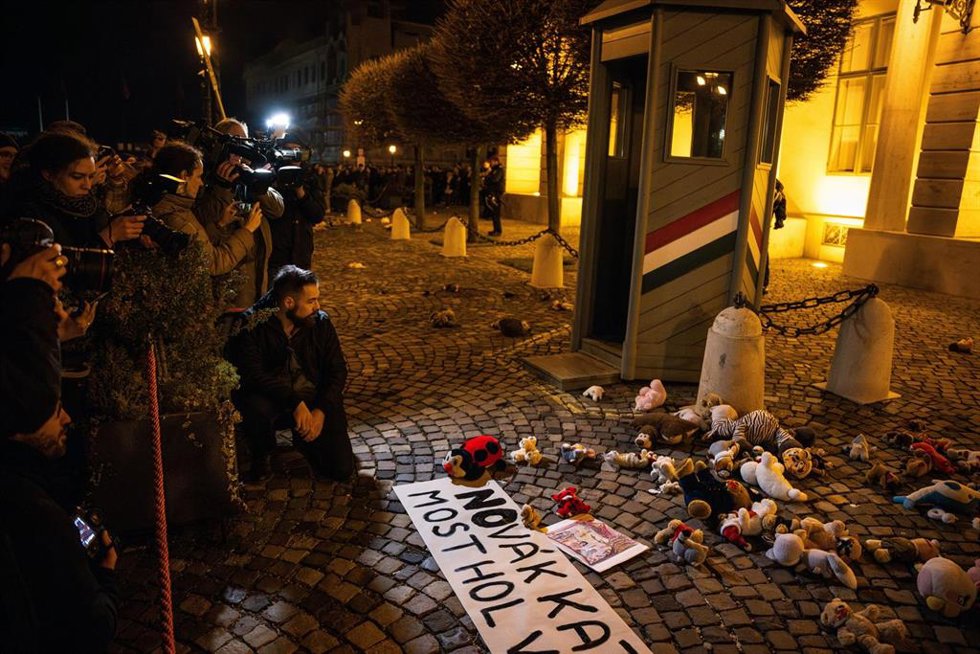 Una protesta ante el palacio presidencial en Budapest
