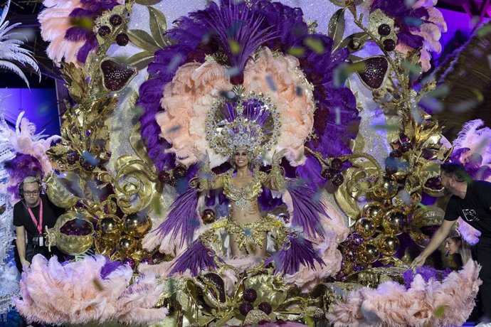 Gala de la Reina. Katia Gutiérrez Thime, Reina del Carnaval de Las Palmas de Gran Canaria, con la fantasía"El tesoro de Midas", diseñada por Masbe Creaciones.