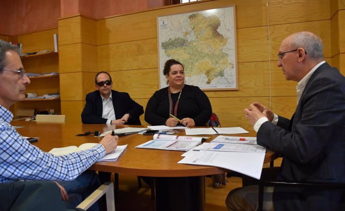 El comisionado del Reto Demográfico, Jesús Alique, reunido con los miembros de la nueva Junta Directiva de EAPN C-LM.