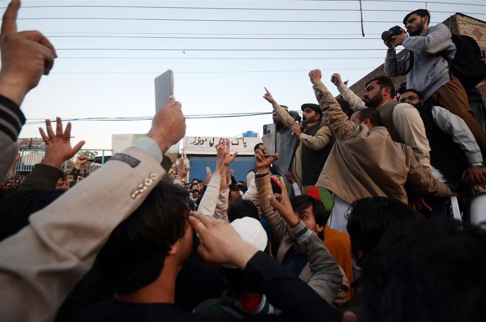 Simpatizantes del PTI celebran los resultados de las elecciones en Pakistán 