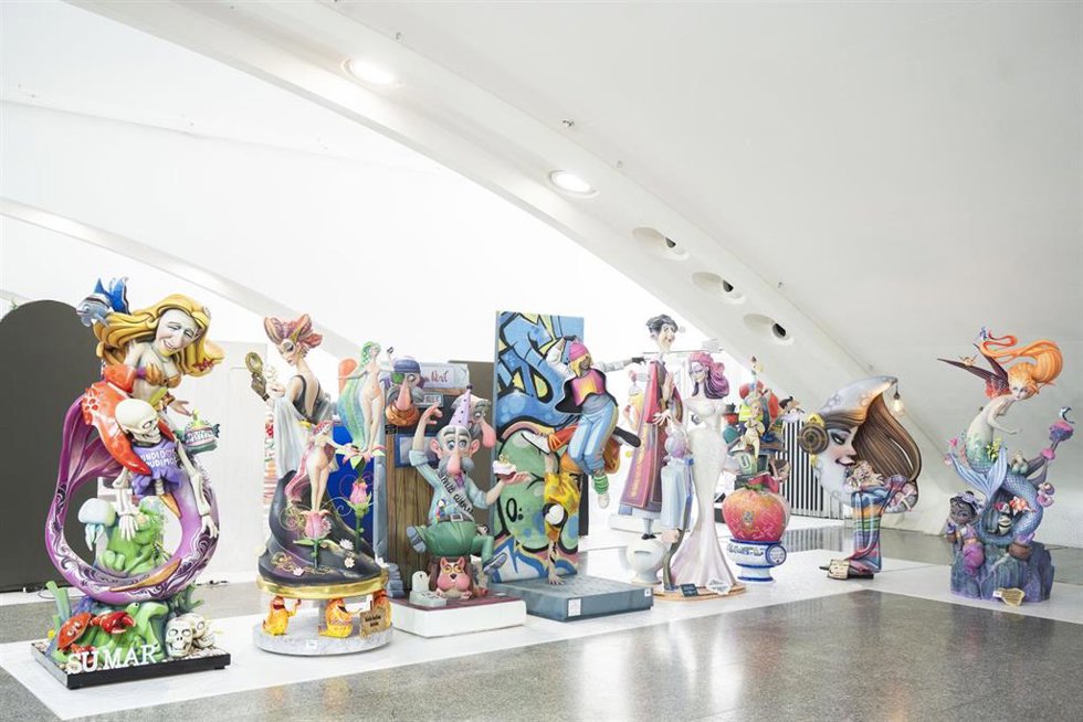 Varios de los ninots en la Exposició del Ninot 2024