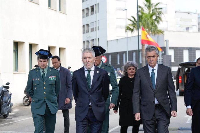 El ministro de Interior, Fernando Grande-Marlaska, acude a la Comandancia de la Guardia Civil de Cádiz tras el asesinato de dos agentes en Barbate.