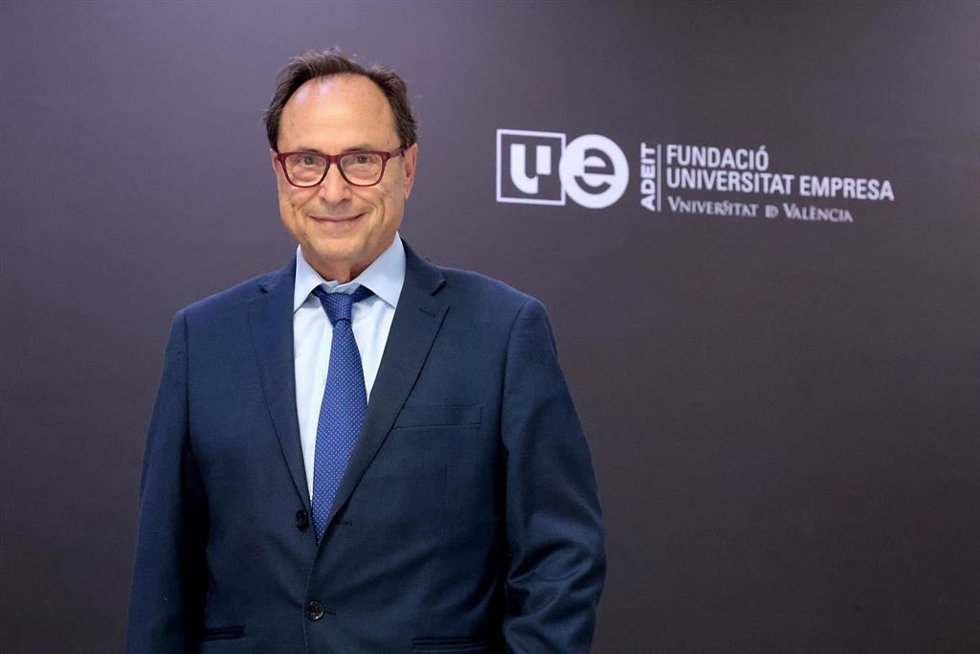 Archivo - Vicent Soler, tras ser nombrado presidente de la Fundación ADEIT de la Universitat de Valncia, en imagen de archivo