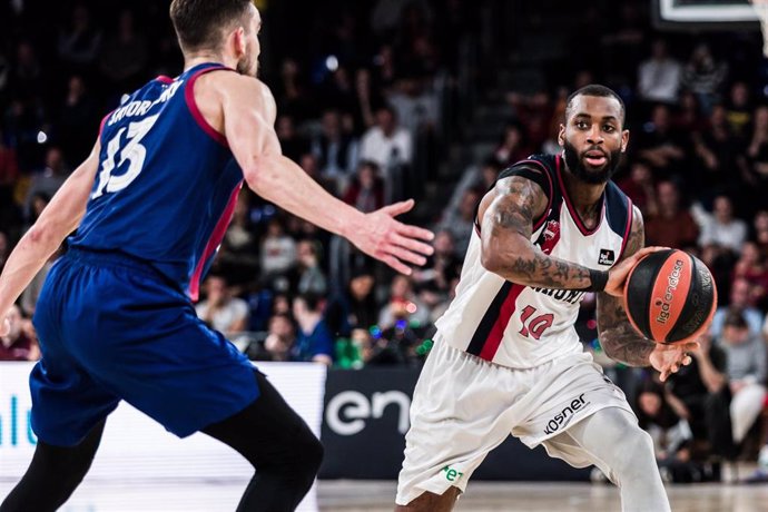 Archivo - Codi Miller-McIntyre of Baskonia in action during the ACB Liga Endesa, match played between FC Barcelona and Baskonia at Palau Blaugrana on December 17, 2023 in Barcelona, Spain.
