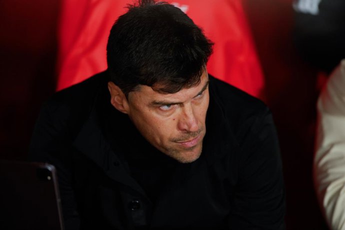 Alexander Medina, head coach of Granada CF, looks on during the Spanish league, La Liga EA Sports, football match played between Granada CF and Atletico de Madrid at Nuevo Los Carmenes stadium on January 22, 2024, in Granada, Spain.