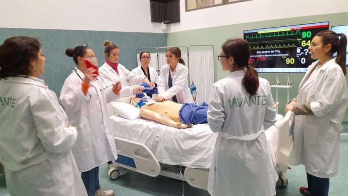 34 Graduados En Enfermería Culminan En Iavante Las Prácticas Del Máster De Urgencias Y Emergencias De La Universidad De Granada.