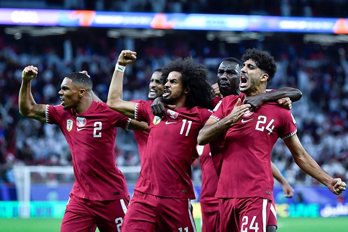 07 February 2024, Qatar, Doha: Qatar players celebrate a goal with fans during the AFC Asian Cup Semi Final soccer match between Qatar and Iran at Al Thumama Stadium. Photo: Mosa Alkathami/SPA/dpa