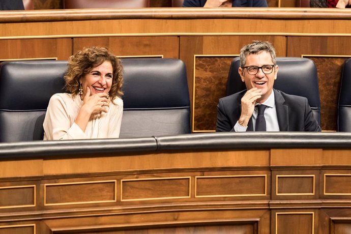 Archivo - La vicepresidenta y ministra de Hacienda, María Jesús Montero y el ministro de la Presidencia, Relaciones con las Cortes y Justicia, Félix Bolaños, durante un pleno en el Congreso de los Diputados, a 19 de diciembre de 2023, en Madrid