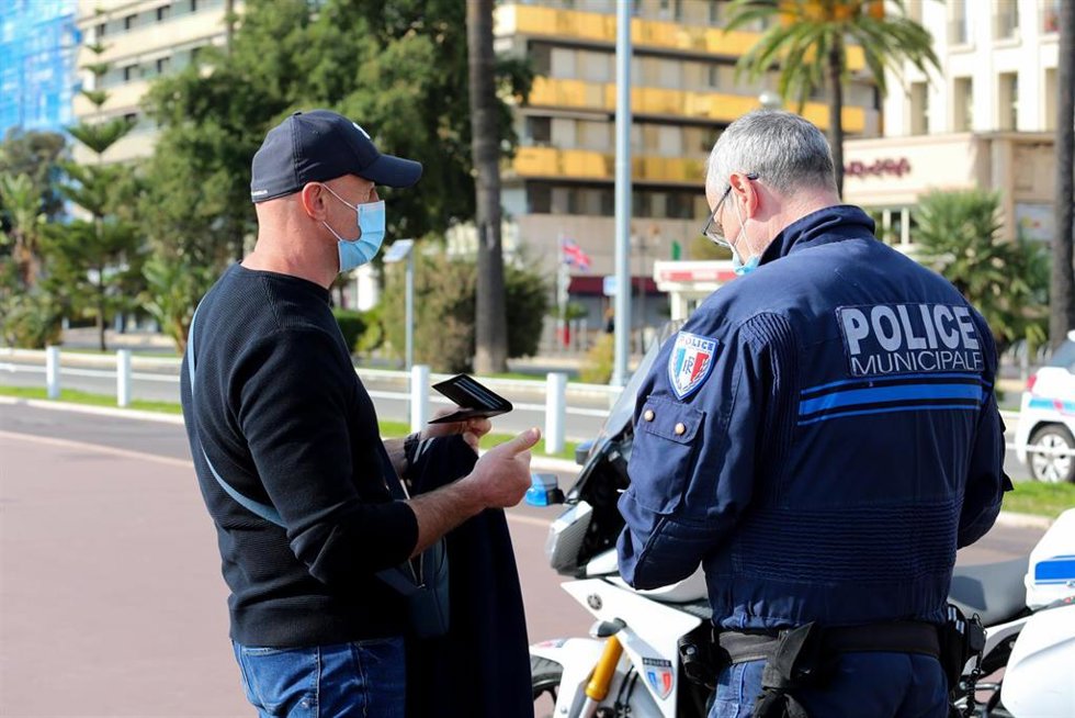 Archivo - Policía en Lyon