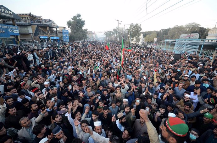 Partidarios del PTI salen a las calles de Pakistán tras las elecciones generales 